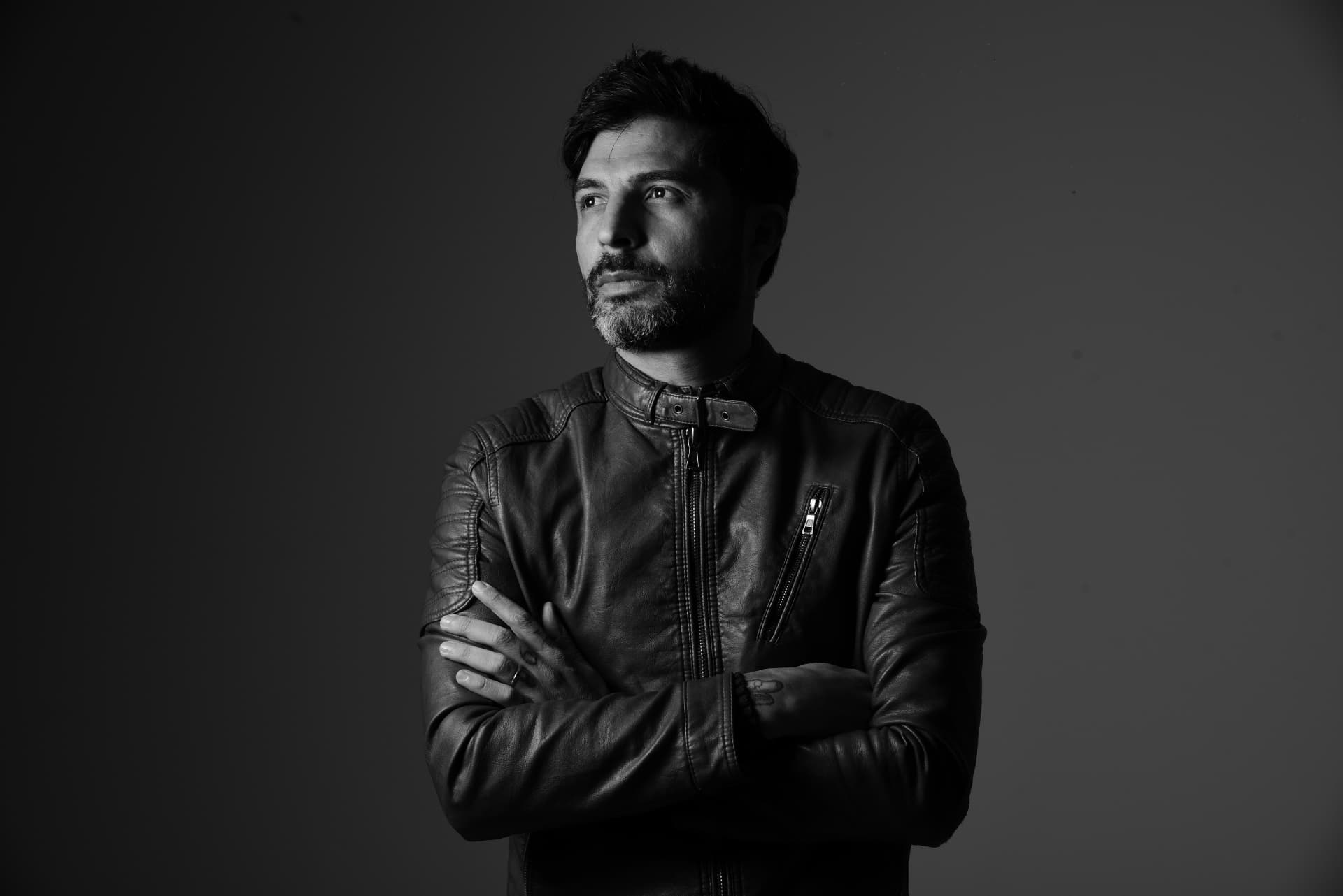 Marcos Nascimento, fundador da Aceleradora Orbe, retrato em preto e branco